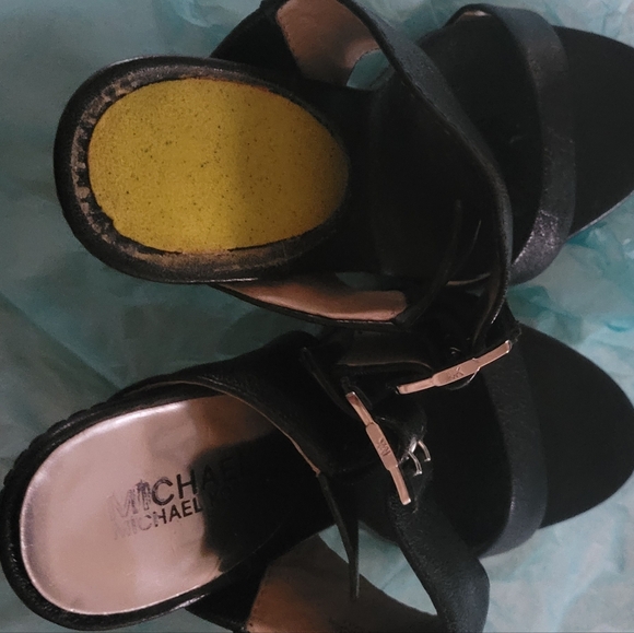 MK heels - Picture 3 of 4